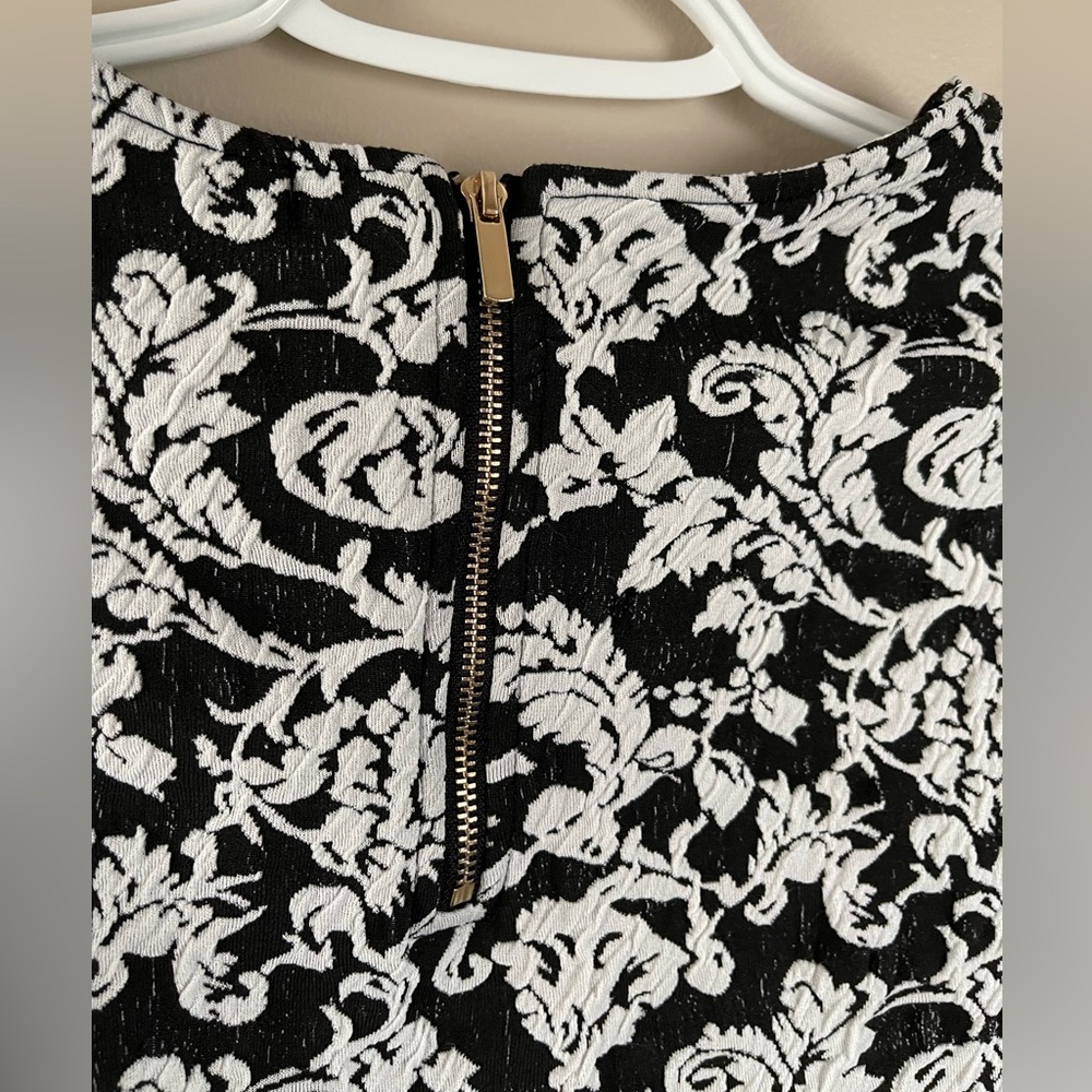 Dynamite Jacquard Peplum Top - Picture 5 of 6